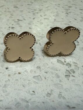 enamel sweet Alhambra gold plated earrings nwt beige ivory color